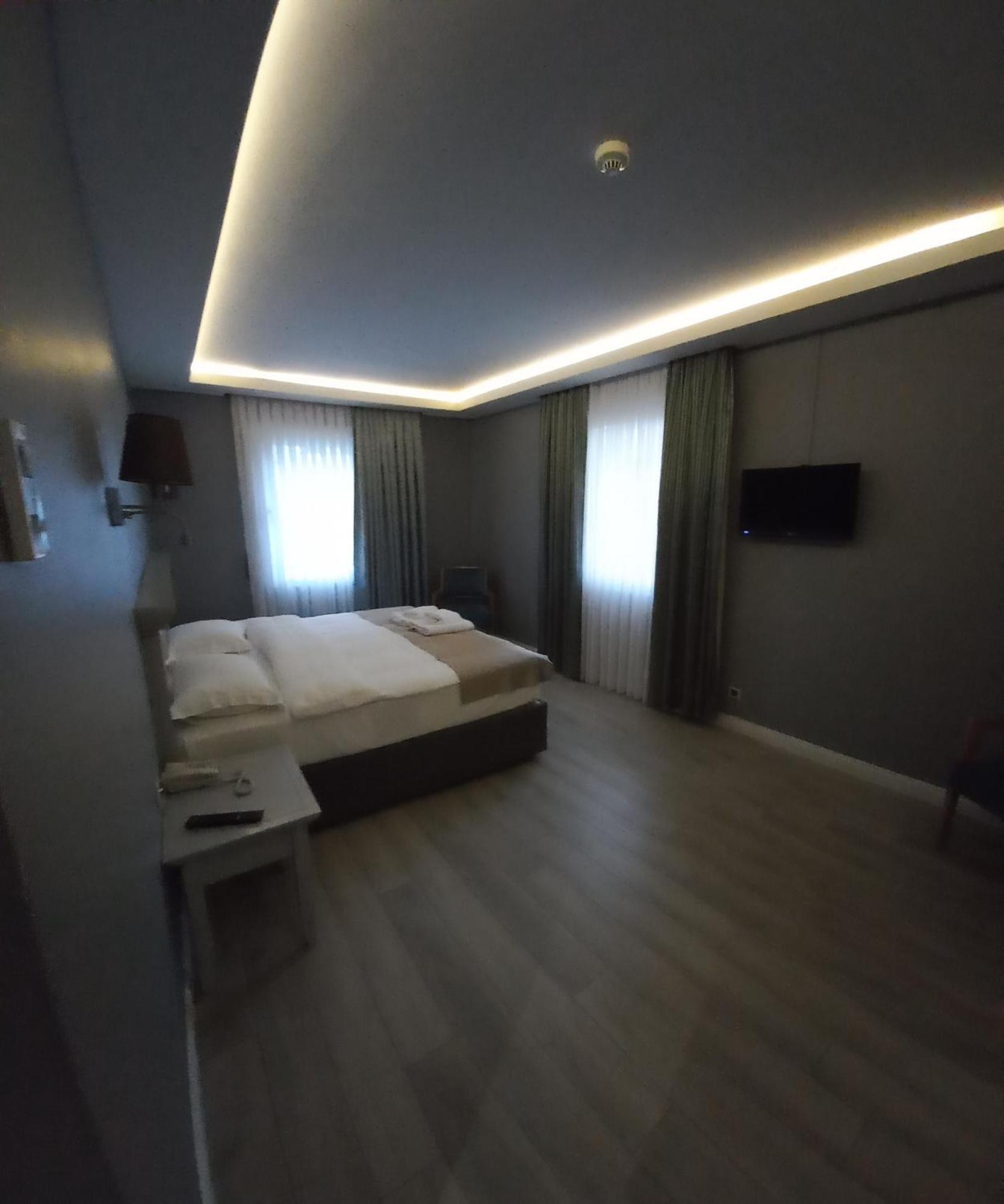 Semsan Hotel Istanboel Buitenkant foto