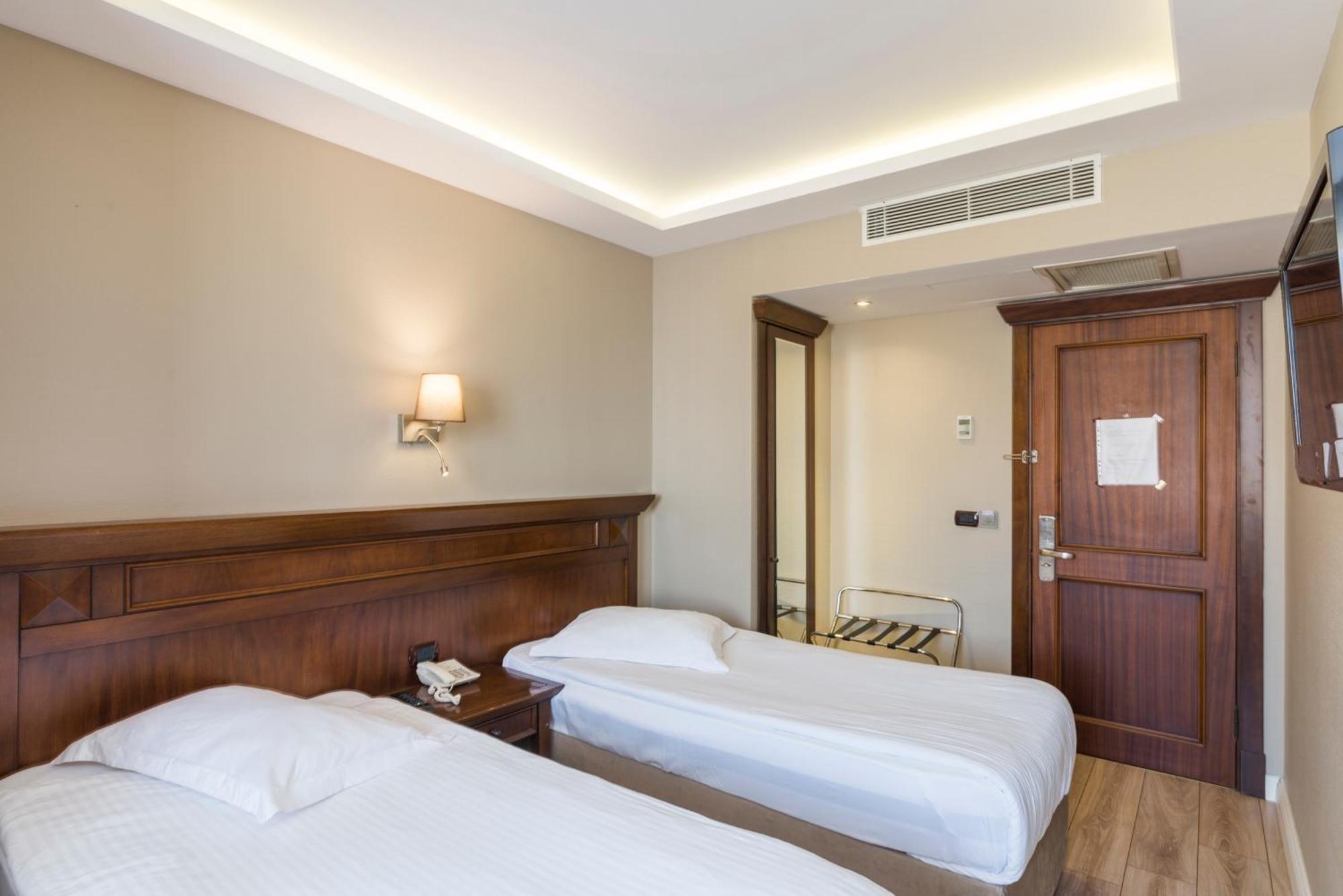 Semsan Hotel Istanboel Buitenkant foto