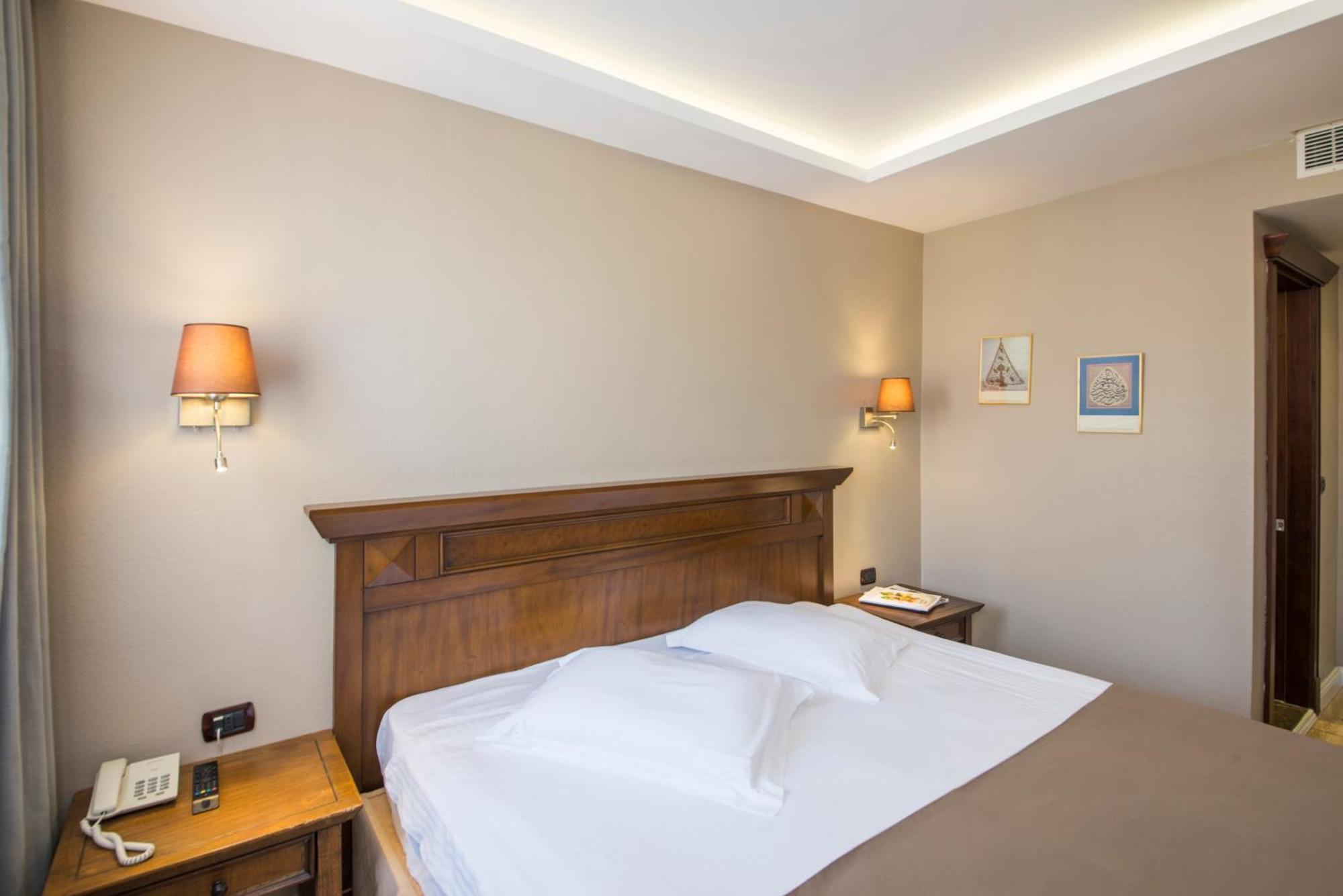 Semsan Hotel Istanboel Buitenkant foto