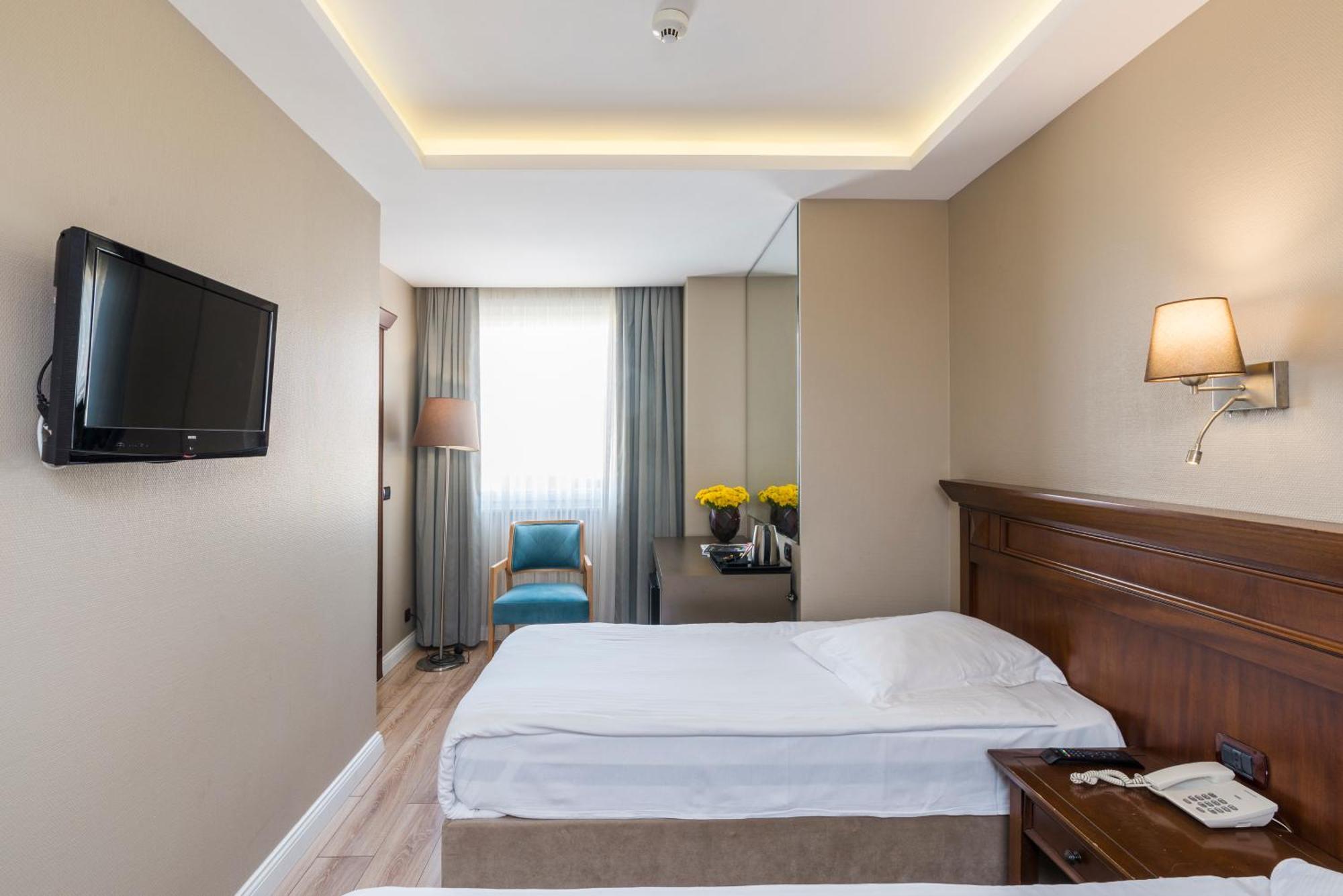 Semsan Hotel Istanboel Buitenkant foto