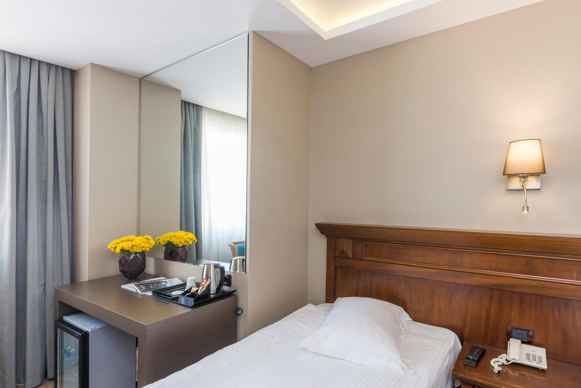Semsan Hotel Istanboel Buitenkant foto