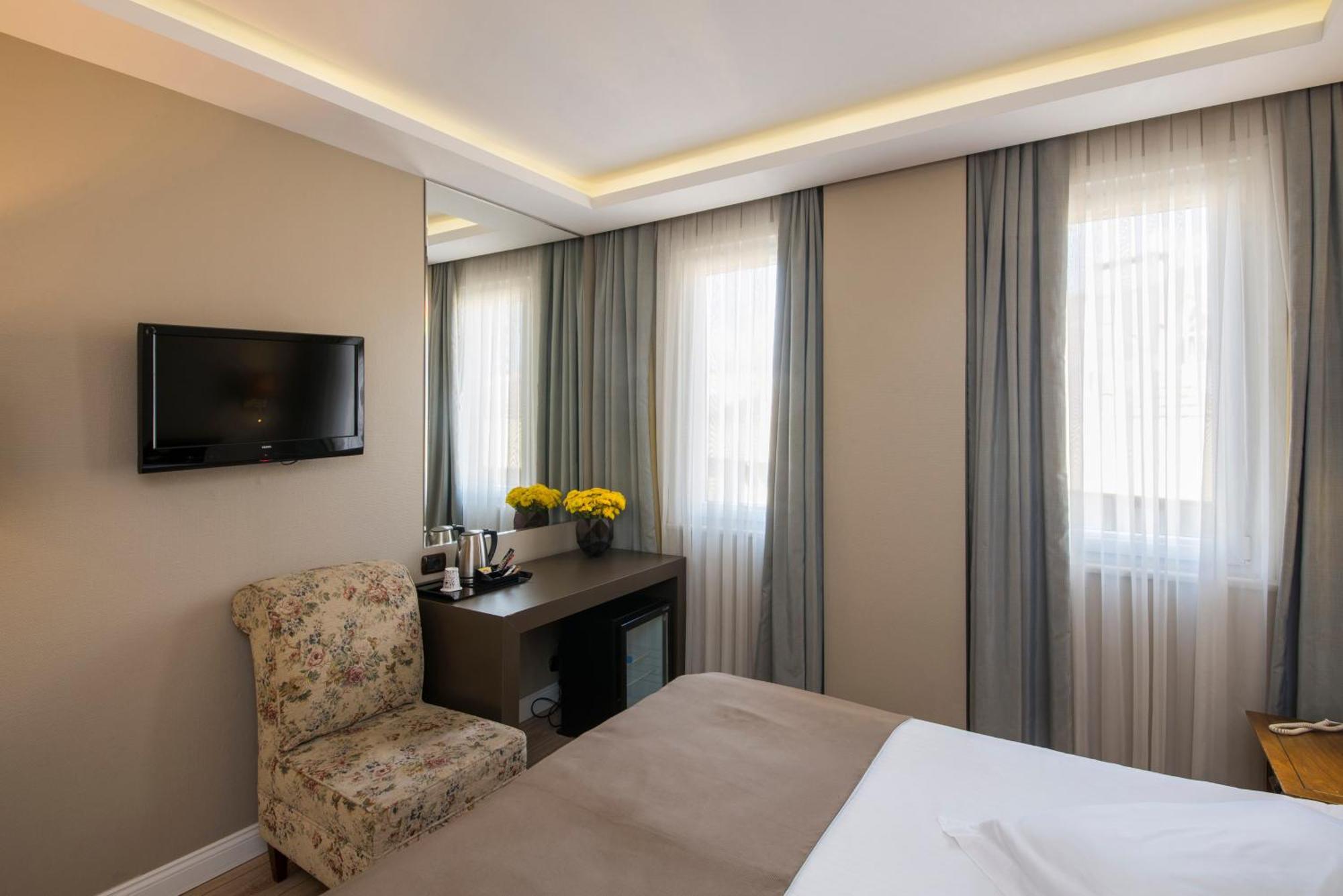Semsan Hotel Istanboel Buitenkant foto
